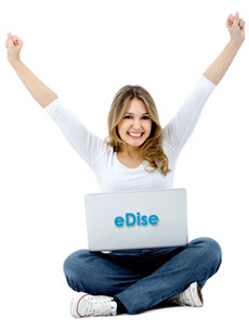 Chica feliz con su gestor de contenidos CMS